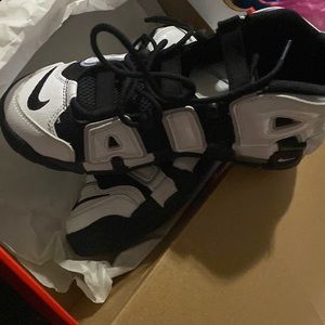 NIB Nike Air UPTEMPO SNEAKERS
